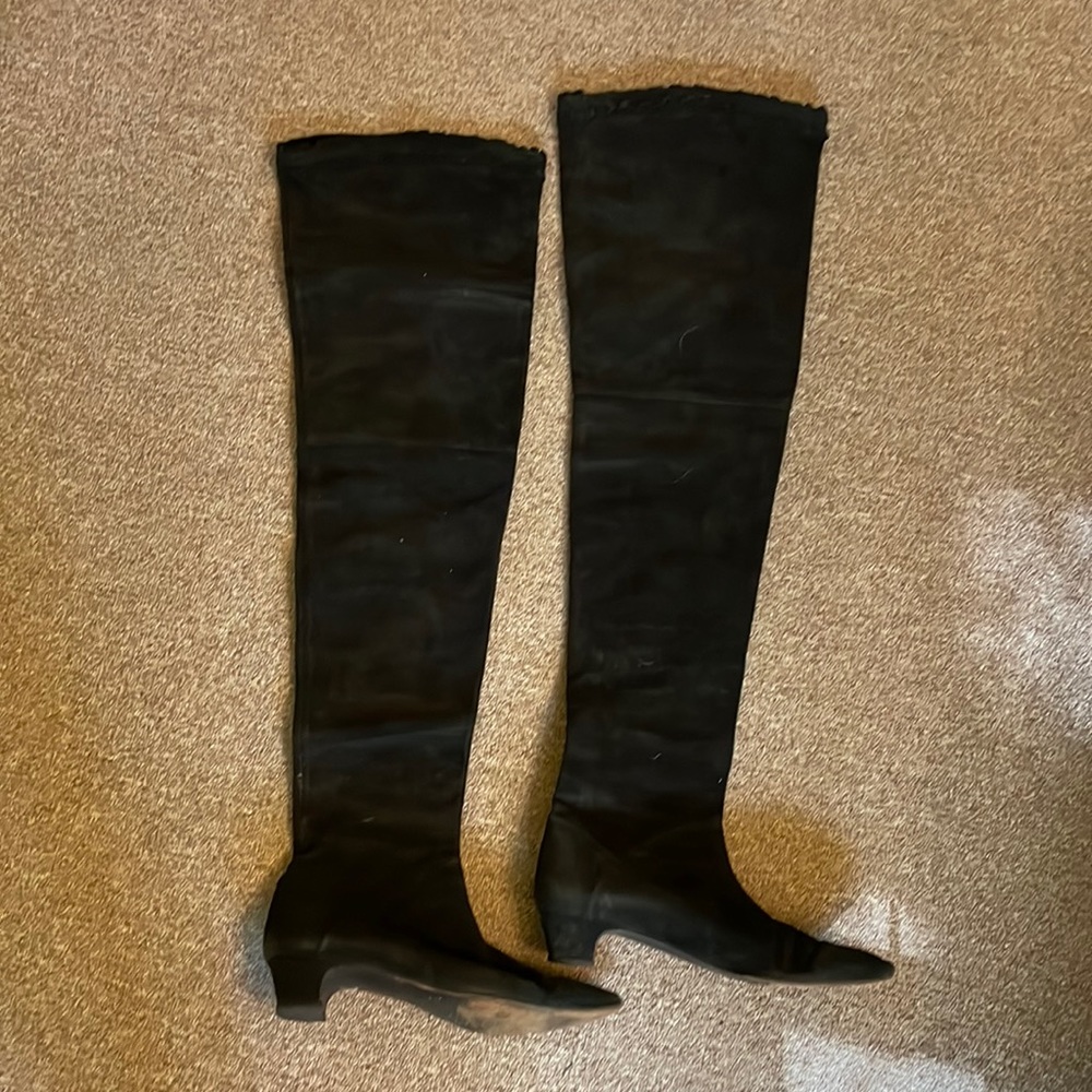 Incredible pair of thigh high elasticized Italian Boots - size 9